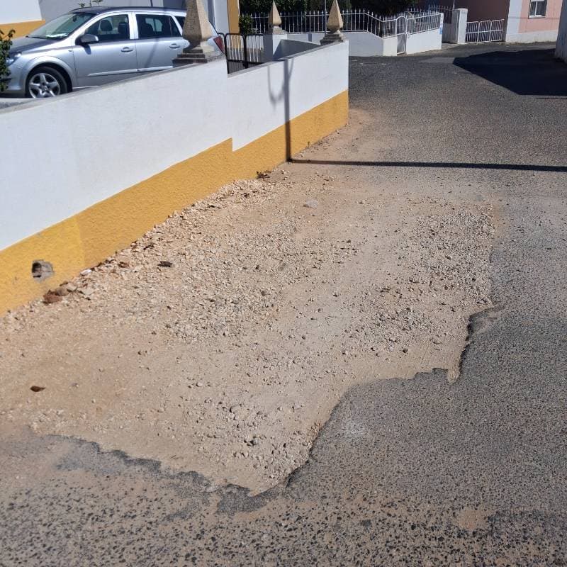 Buraco com gravilha solta
